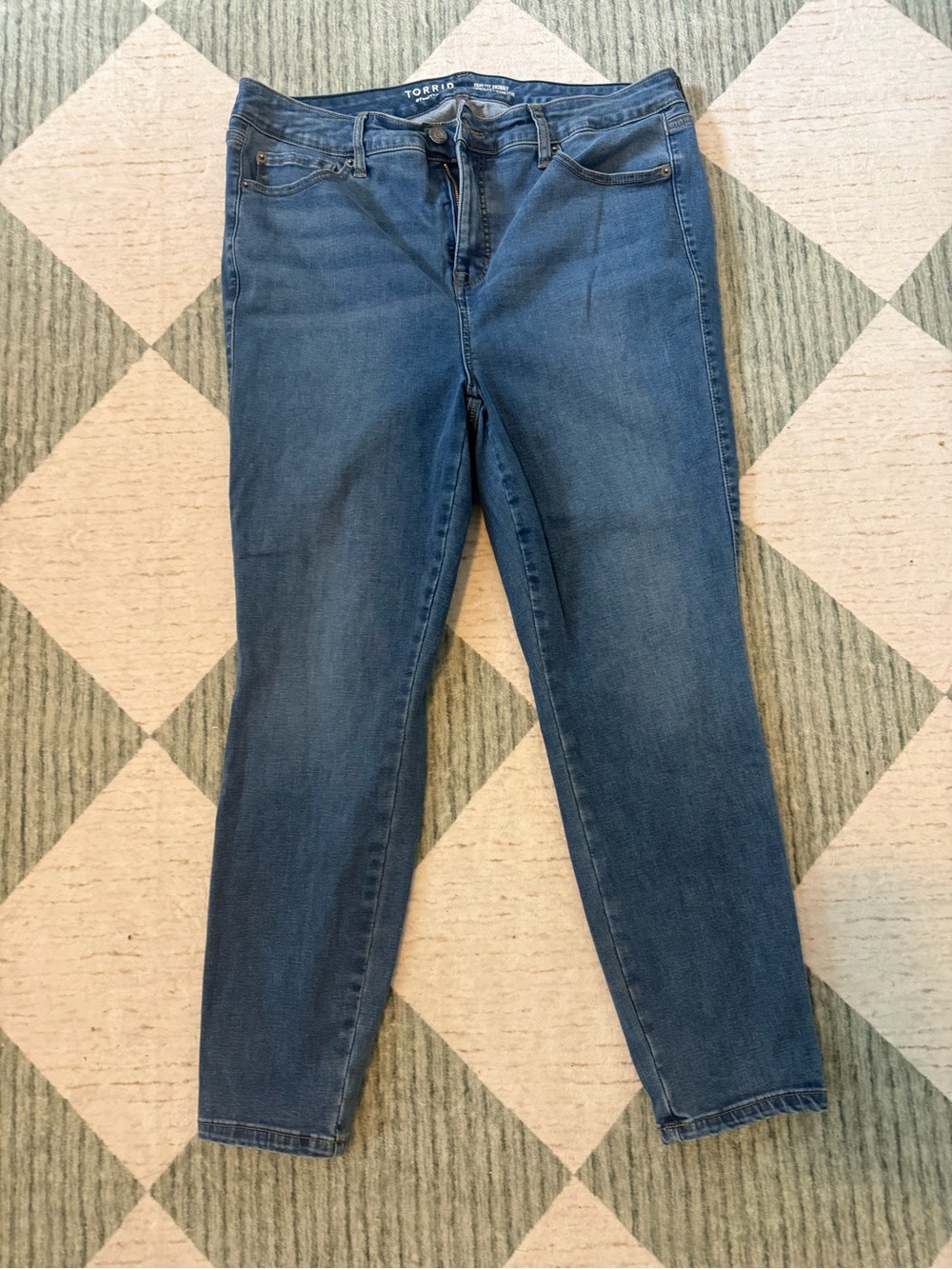 Torrid Trio Fit Skinny Jeans Women’s 16R-20R Limitless Stretch Medium Wash
